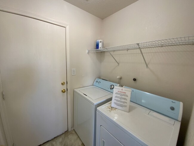 Building Photo - 3 Bedroom Home Near Unser Blvd SW & Tower ...