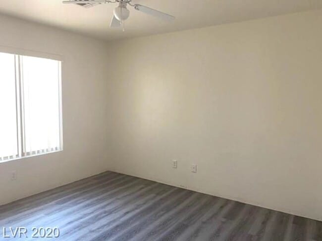 Building Photo - Gorgeous SW Las Vegas 3 beds, 2.5 baths. Luxury vinyl planks throughout.