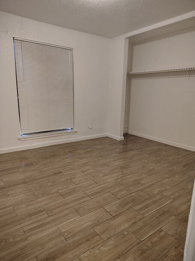 Building Photo - 2 BR 2 BA Condo - Downstairs