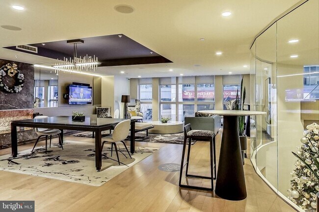 Building Photo - 717 President St