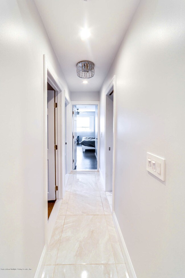 Building Photo - 291 Tanglewood Dr