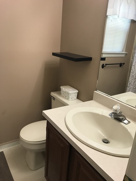 2nd full bath - 1755 Weatherburn Dr