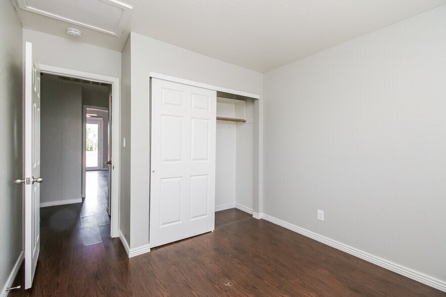 Building Photo - 1704 S 39th St