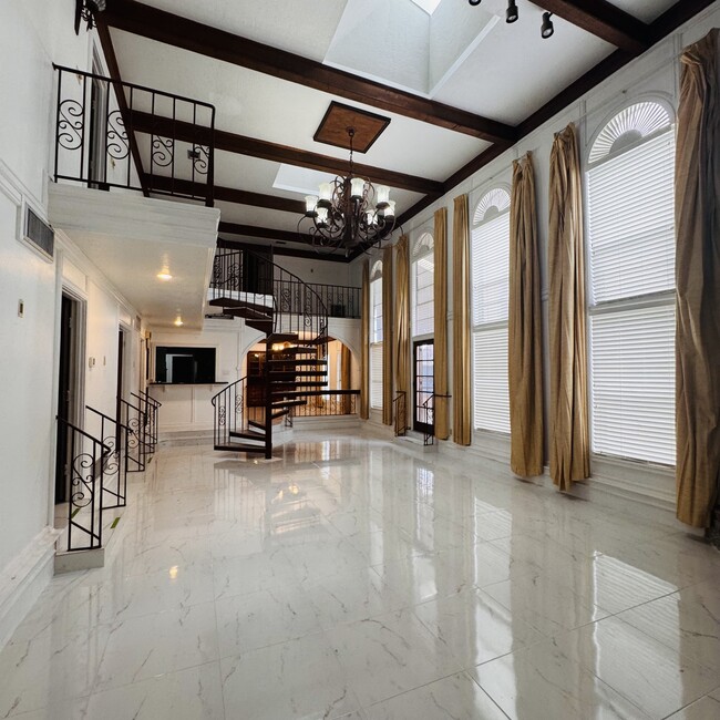 Building Photo - 1112 Shaw Dr