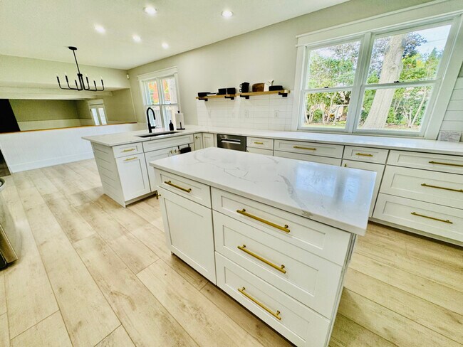 Building Photo - 5800 Ponderosa Dr