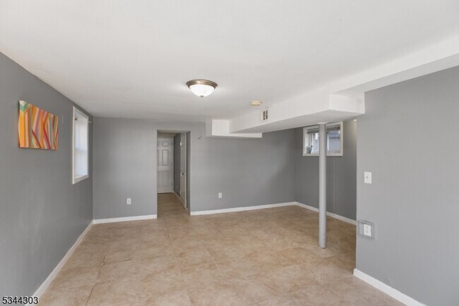 Building Photo - 109 Maple Ave