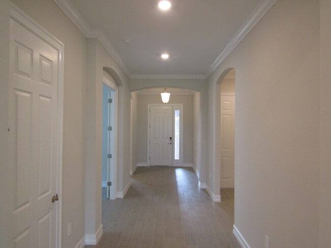 Building Photo - 608 Maraviya Blvd