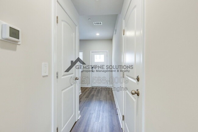Building Photo - 204 Douglas Bend Rd