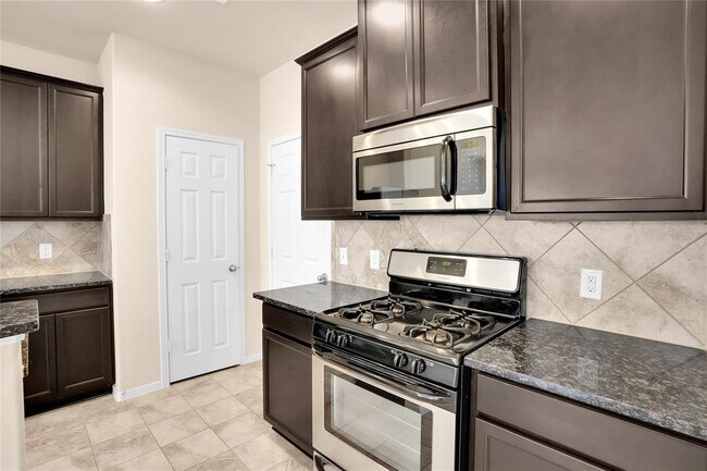 Building Photo - 8023 Villa Lago Ln