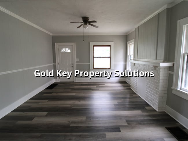 Building Photo - Spacious 3 BR 1 BA House with Dining Room and Fenced Backyard. (SECTION 8 APPROVED)