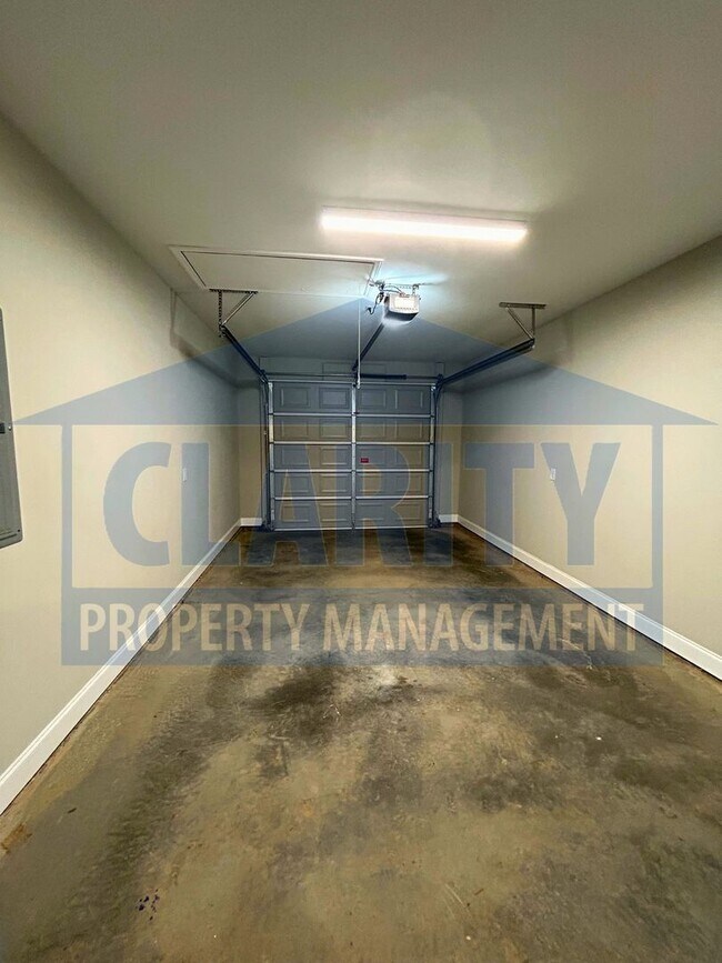 Building Photo - Modern two bedroom townhome!