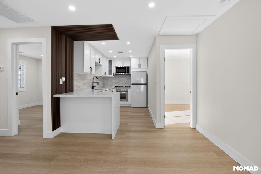 Building Photo - 212 E Florence Ave