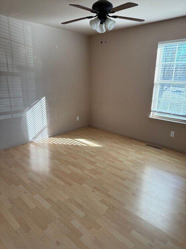 Building Photo - 403 Camel Ct