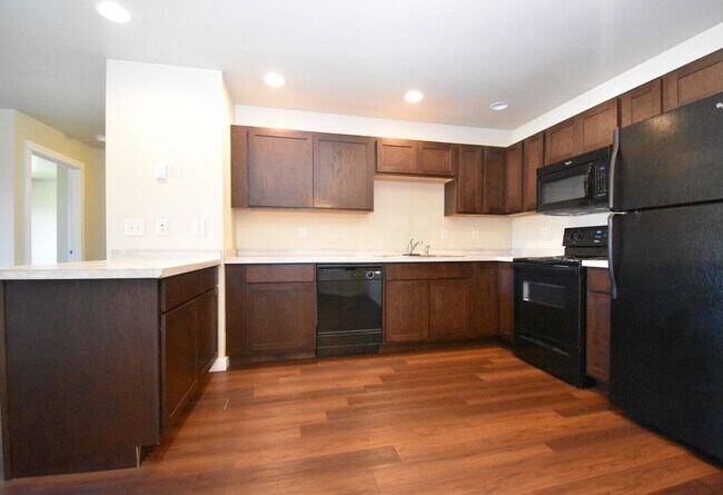 Building Photo - Beautiful Baxter Springs Condo with detach...