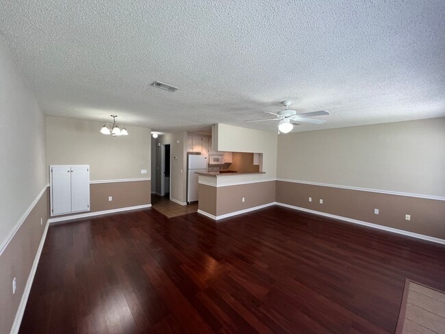 Building Photo - 205 Wakefield Way