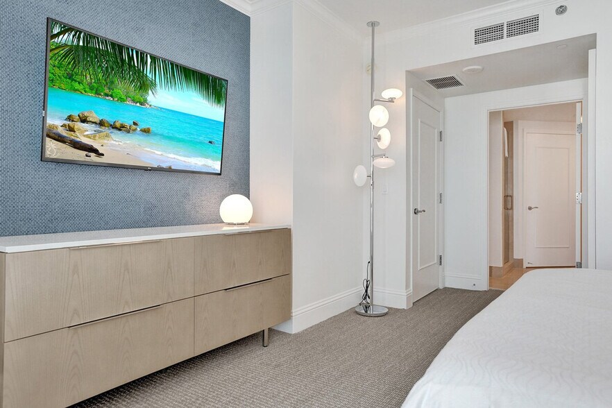 Building Photo - 4401 Collins Ave