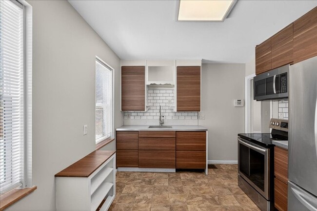 Building Photo - 1506 N Linwood Ave