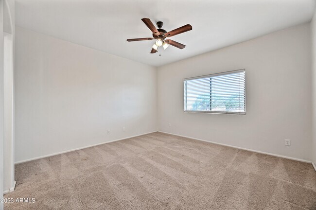 Building Photo - 43927 W Cypress Ln