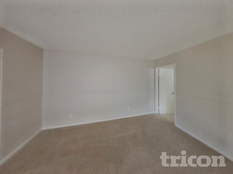 Building Photo - 5429 Requa Ave