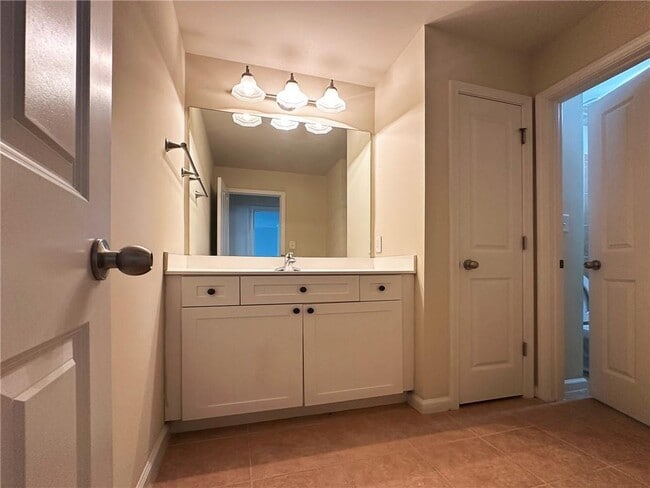 Building Photo - 5132 Meridian Ln