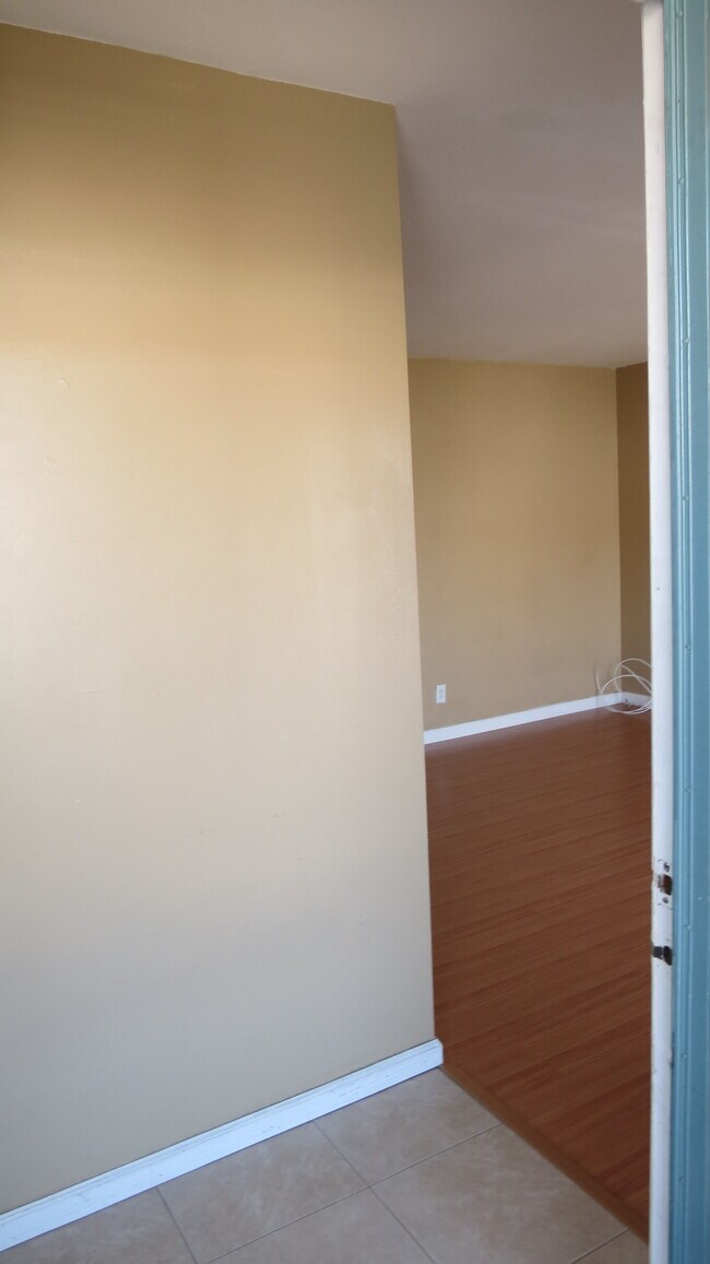 Building Photo - 3242 Ashford St