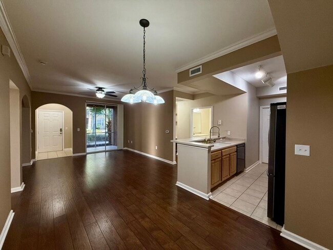 Building Photo - GROUND-LEVEL, 2-bedroom, 2-bath condo loca...