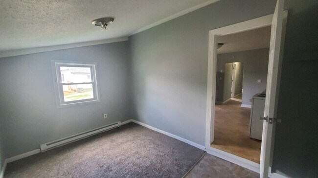 Building Photo - 640 N Cherry St