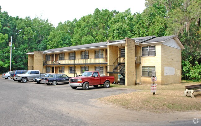 Building Photo - 703 Putnam Dr