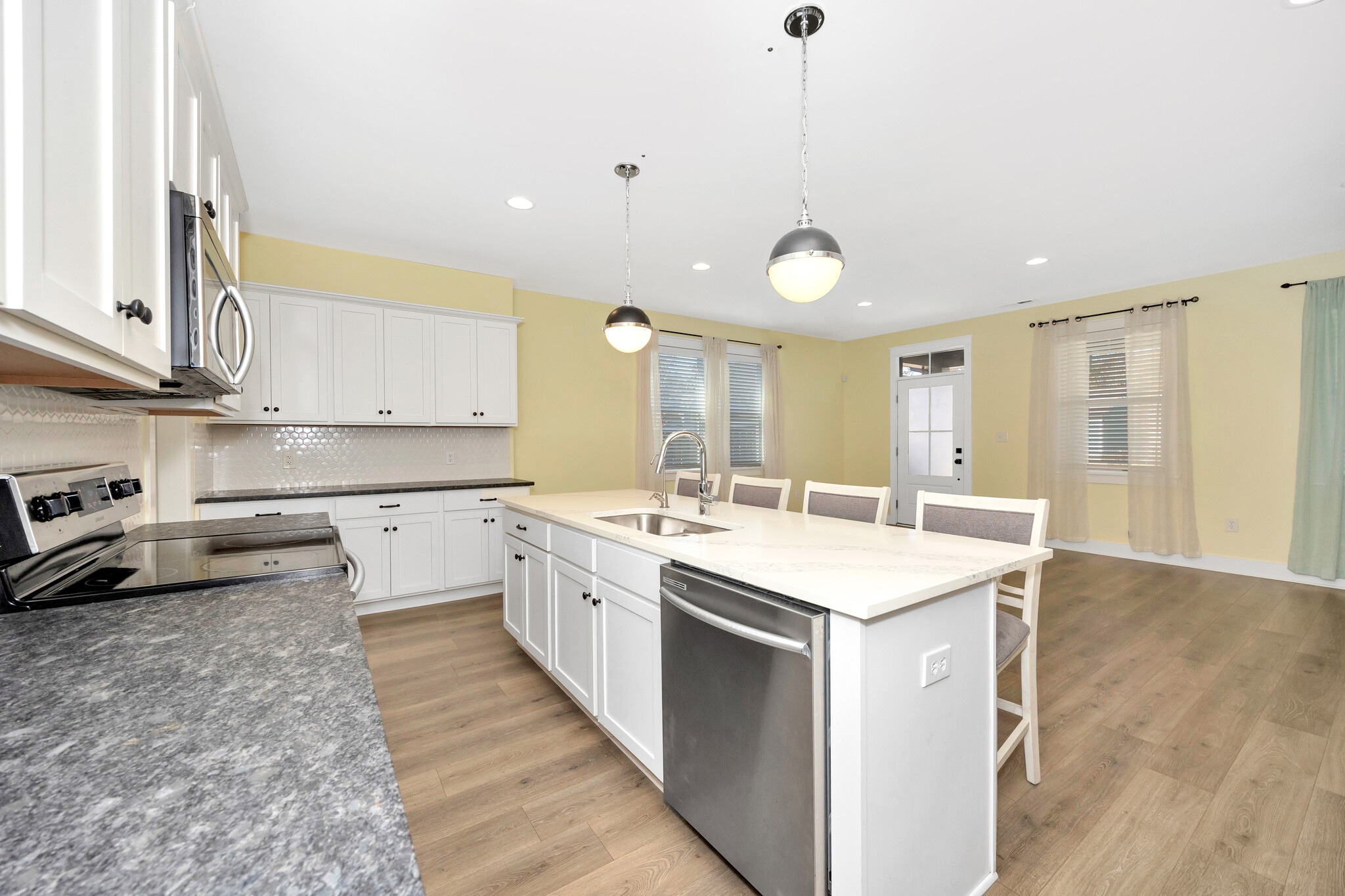 Building Photo - 2907 8th Ave SW