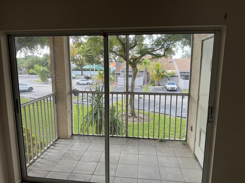 Building Photo - 430 SE 7th St