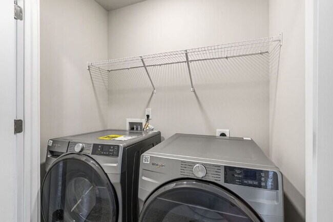 Building Photo - Craftsman 3BD Townhome Near Downtown Greenville | Garage + Granite Kitchen