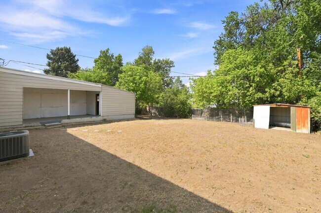 Building Photo - $2,590.95 with $300 Off The First Month's Rent, 4 Beds - 2 Bath, Single Family Home in Denver wit...
