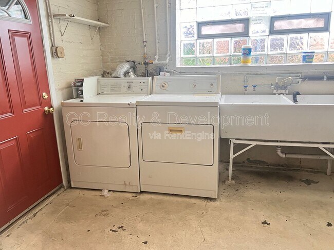 Building Photo - 5410 W Berteau Ave