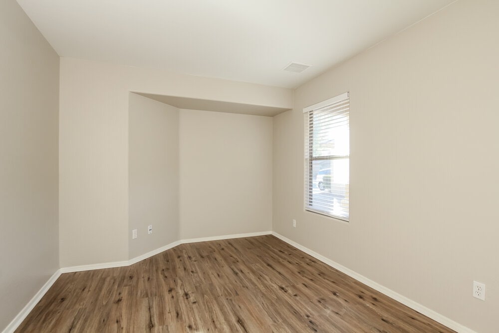 Building Photo - 43680 Bedford Dr