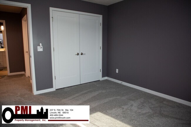 Building Photo - 256 N 105th St