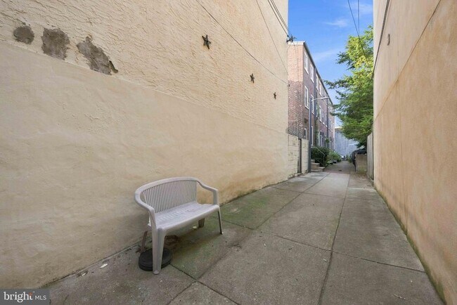 Building Photo - 725 Pemberton St