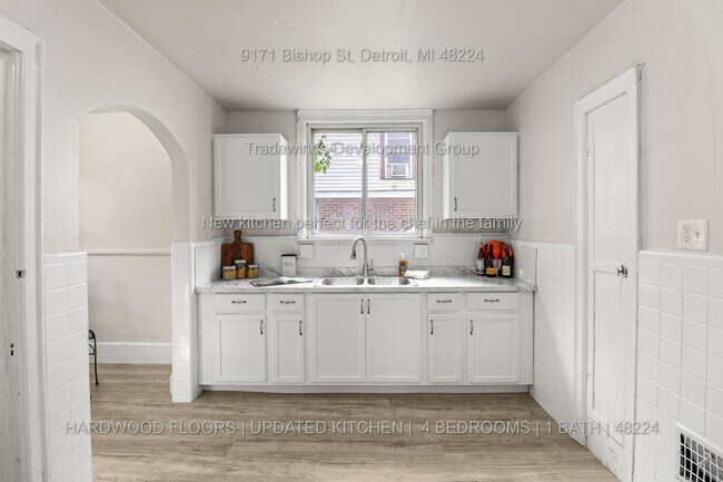 Building Photo - 9171 Bishop-4BR Bungalow - Hardwoods/Updated Kitchen - Yorkshire Woods - 48224