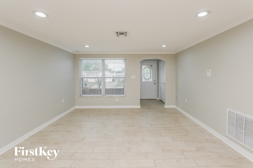 Building Photo - 9021 St Clair Ln