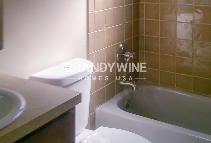 Building Photo - 5222 Aragon Ave