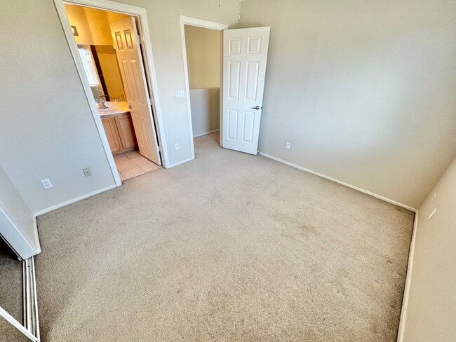 Building Photo - Beautiful Northwest Las Vegas home with functional layout