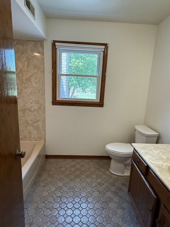 Building Photo - 901 E Ardyce Ln