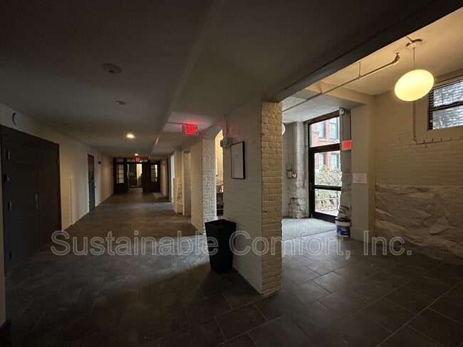 Building Photo - 28 Adams St