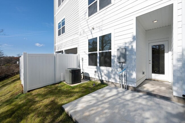 Building Photo - 1170 Dickerson Rd