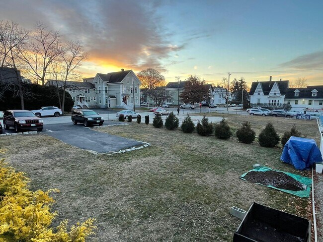 Building Photo - 114 Walnut St