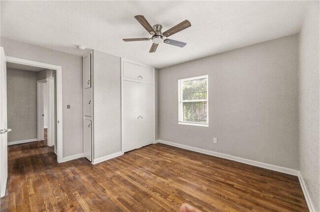 Building Photo - 2300 E 55th St