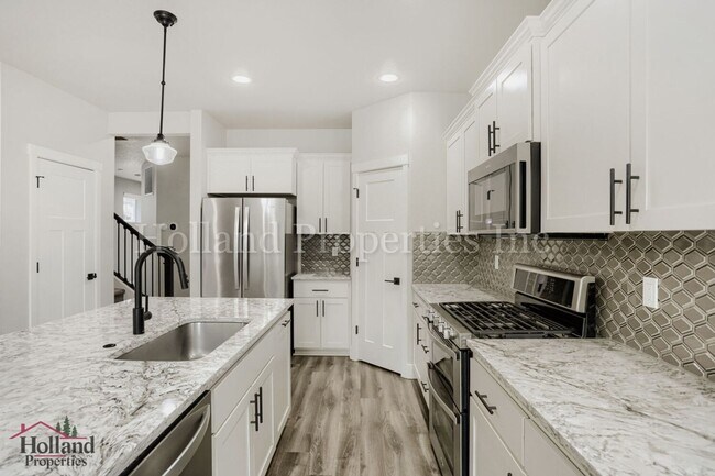 Building Photo - Spacious 3-Bedroom Home with Bonus Room in Desirable South Hillsboro! - Landscaping Included