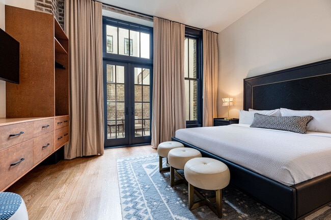 Building Photo - 1011 Canal St