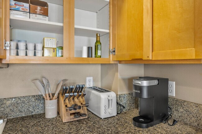 Building Photo - 931 N 35th St