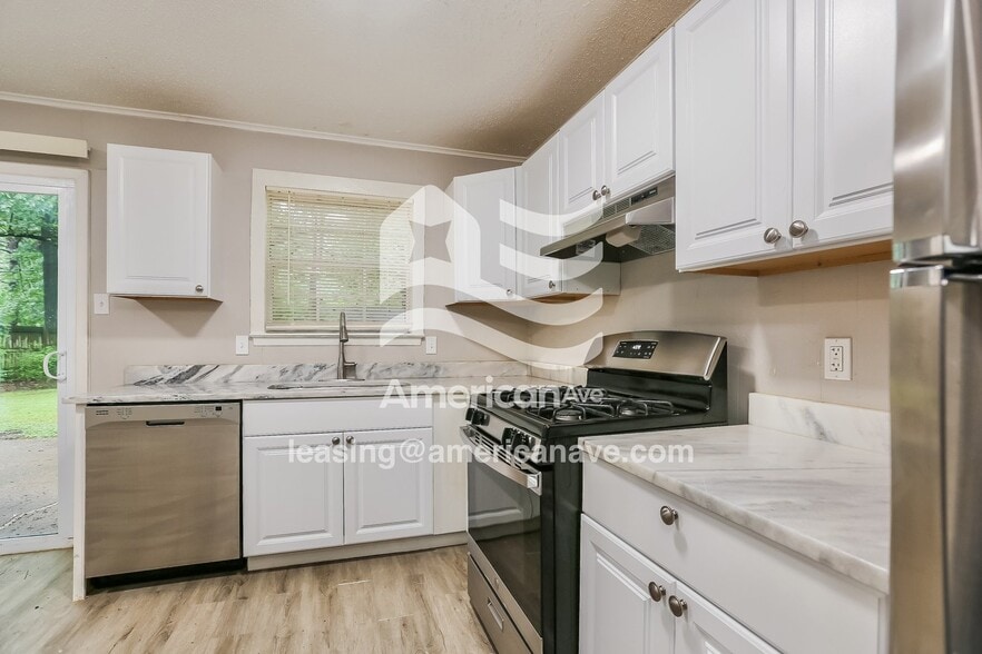 Building Photo - 9601 Comstock Rd