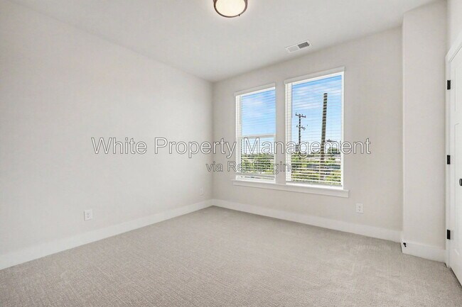 Building Photo - 2146 N Graham St